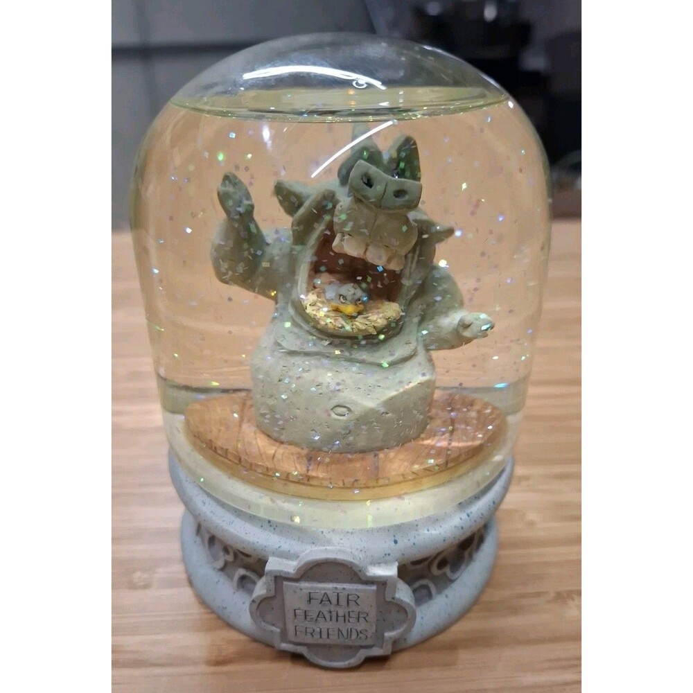 Disney Gargoyle Water Globe ~ Fair Feather Friends Hugo - Hunchback Notre Dame